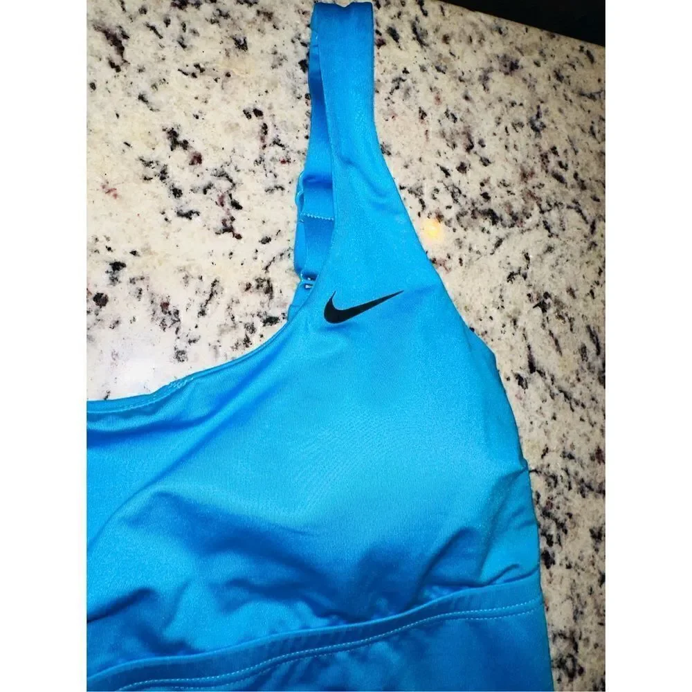 Nike Women's Essential Scoop Neck Tankini Top